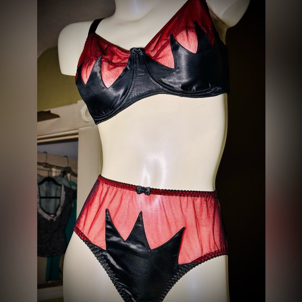 RARE! What Katie Did Devil Flame 🔥 Pinup Bra 34F & Small Panty 2 PC Set